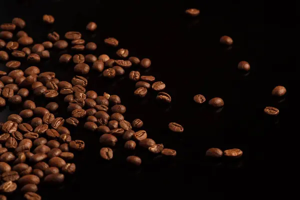 Chicchi Caffè Sfondo Nero Caffè Sfondo Nero Con Riflesso — Foto Stock
