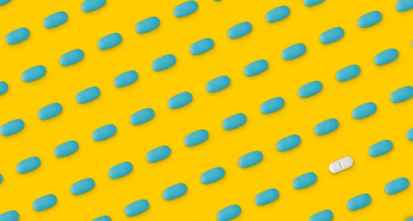 Sárga Hátterű Tabletták Mintázata Sok Pirula Világoskék Háttérrel — Stock Fotó