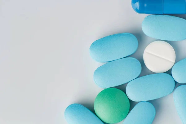Különböző Tabletták Egy Könnyű Háttér Vitaminok Gyógyszer — Stock Fotó