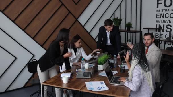 Brainstorming Lors Une Réunion Table Des Employés Entreprise — Video