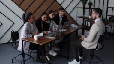 Yaratıcı Takım Uygulama Tasarımı Tartışması.