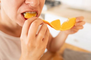 Kadınlar doğru beslenir ve turuncu yerler..