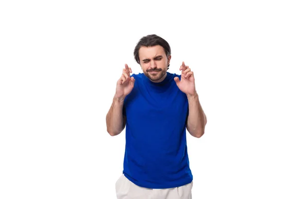 Young Brunette Man Beard Dressed Blue Shirt Crossed His Fingers — Stock Photo, Image