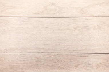 Açık renkli ahşap bir yüzey çeşitli işçilik ve iç tasarım faaliyetleri için uygun karmaşık tahıl desenleri sergiliyor. Parlak ortam ormanı güzelleştirir..