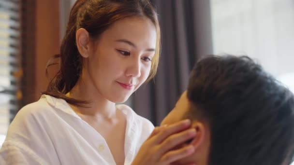 Jonge Volwassen Aziatische Mensen Verloofde Gelukkig Geliefde Flirten Vallen Liefde — Stockvideo