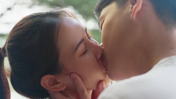 Młody Dorosły Azja Ludzie Narzeczony Szczęśliwy Kochanek Flirt Zakochać Nos — Wideo stockowe