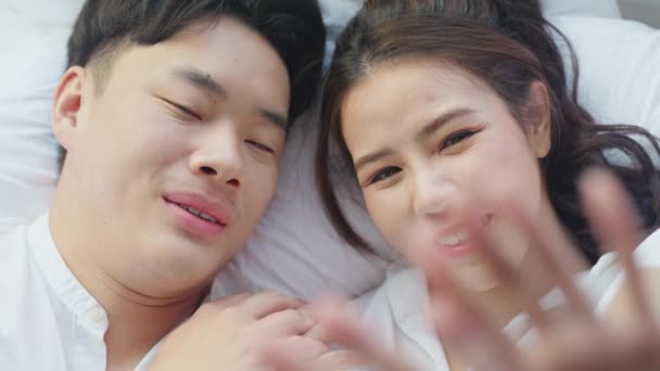 Top View Young Couple Asia People Lying Talk Bed Relax — Wideo stockowe