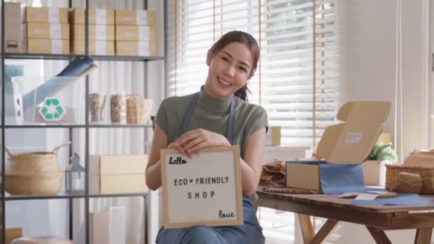 Green Vendor Use Eco Care Packaging Box Net Zero Waste — Stok video