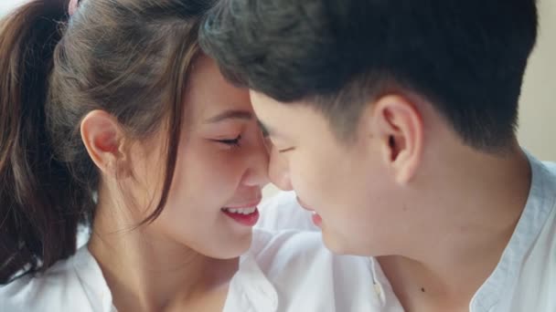 Junge Erwachsene Asiatische Menschen Verlobter Glücklicher Liebhaber Flirt Verlieben Nase — Stockvideo