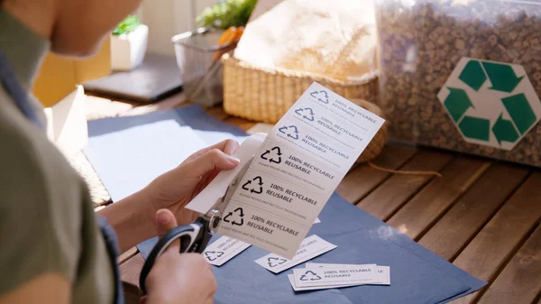 Penjual Eco Menggunakan Kotak Karton Kemasan Hijau Toko Ritel Penjualan — Stok Foto
