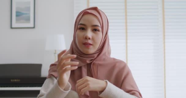 Gen Joven Fuerza Trabajo Islam Mujer Mirar Cámara Web Videollamada — Vídeos de Stock