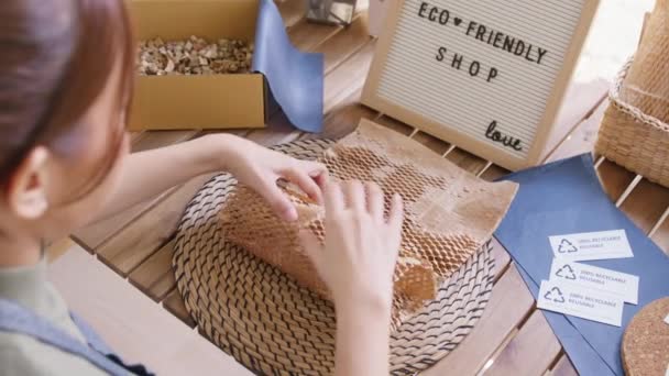 Eco Säljaren Gröna Förpackningar Paket Kartong Netto Noll Avfall Butik — Stockvideo