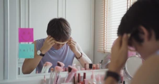 Gay Queer Man Non Binary Beauty Blogger Makeup Artist Home — Stock video