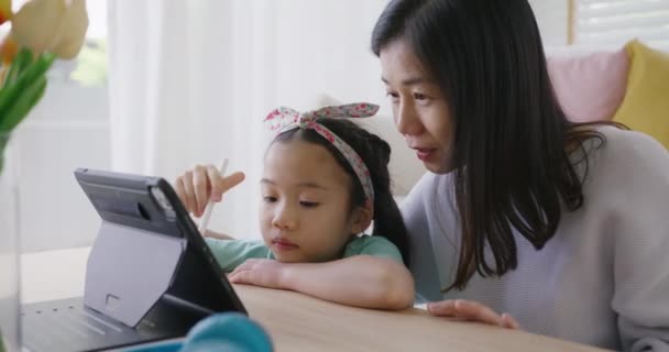 Niedliche Asiatische Menschen Alpha Small Gen Kind Spaß Talk Spiel — Stockvideo