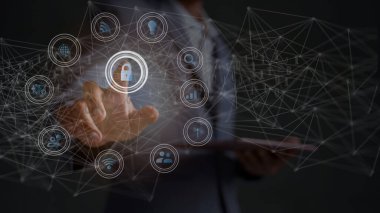 İnternet üzerinden akıllı simge konsepti insanlar akıllı telefonlarını otomatik olarak teknoloji ağı durumunu kontrol etmek için kullanıyorlar. Teknoloji, iletişim ve uygulama güvenliği karşılığında bilgi alışverişi.