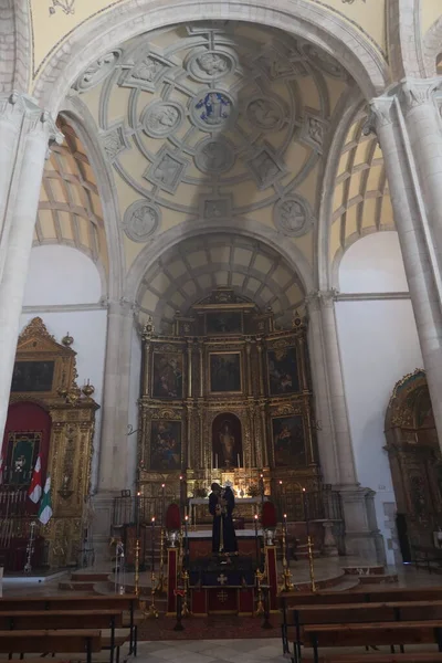 Aracena Huelva スペイン 2023年3月30日 ウエルバのAracenaにあるNuestra Senora Asuncion教区の祭壇とドームの垂直ビュー スペイン — ストック写真