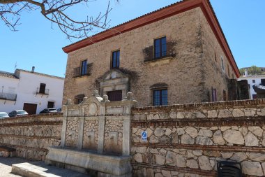 Aracena, Huelva, İspanya, 30 Mart 2023: Doğal Park Tercüme Merkezi ve Cabildo Viejo Çevre Ajansı karargahı. Aracena, Huelva. İspanya