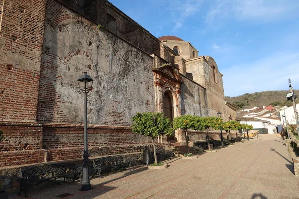 カスタノ ロブレド ウエルバ スペイン 2023年3月30日 未完成の教会の側面ファサード 18世紀 カスタノ ロブレド ウエルバ — ストック写真