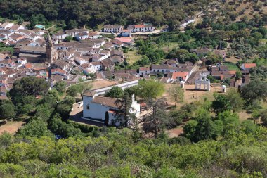 Pena de Arias Montano, Alajar, Huelva, İspanya, 23 Nisan 2023: Pena de Arias Montano, Alajar, Huelva, İspanya