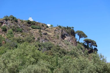 Alajar, Huelva, İspanya, 10 Nisan 2023: Pena de Arias montano Alajar, Huelva, İspanya