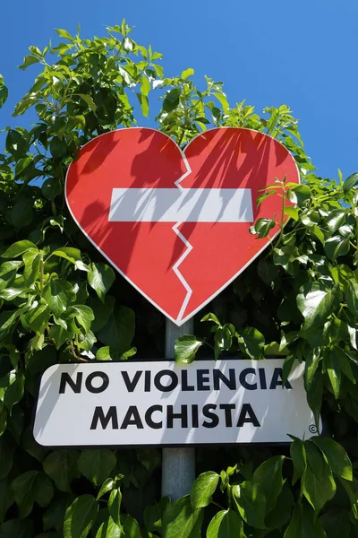 Fuenteheridos Huelva スペイン 2023年4月26日 テキストと心の形で禁止された記号 Sexist Violence — ストック写真