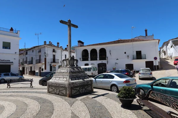 Fuenteheridos Huelva Espanha Abril 2023 Monumento Com Cruz Praça Fuenteheridos — Fotografia de Stock