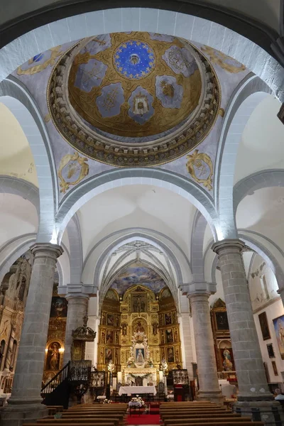 2023年5月12日スペイン ウエルバ県コルテガナの魔法のアンダルシアの町 ウエルバにあるディビーノ サルバドール教会の本堂とドーム — ストック写真