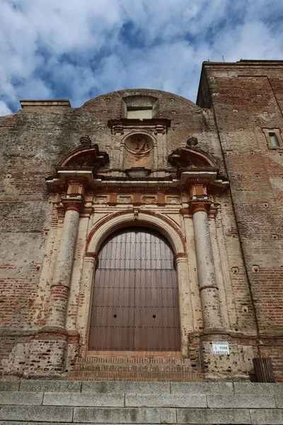 Castano Del Robledo Huelva スペイン 2023年5月24日 未完成の教会 18世紀 の正面の垂直方向のビュー Huelva — ストック写真