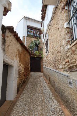 Galaroza, Huelva, İspanya, 3 Haziran 2023: Galaroza, Huelva, İspanya 'da kaldırımlı zemin