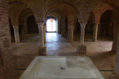 Almonaster la Real, Huelva, İspanya, 21 Haziran 2023: 10. yüzyıl Almonaster la Real camiinin 13. yüzyıl Vizigotik sunağının ayrıntıları. Huelva, İspanya