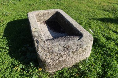 Cadlena de los Vidrios, Madrid, İspanya, 18 Kasım 2023: Cadlena de los Vidrios, İspanya 'daki Villena Sarayı' nın bahçesindeki taş laboratuarı