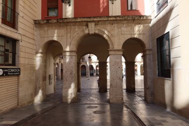 Alcoy, Alicante, İspanya, 20 Şubat 2024: Plaza Dins de Alcoy, Alicante, İspanya
