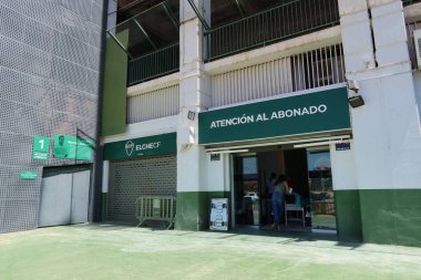 Elche, Alicante, İspanya, 3 Mayıs 2024 Elche futbol kulübünün Martinez Valero stadyumunun batı tarafındaki müşteri hizmetleri bürosu. Elche, Alicante, İspanya