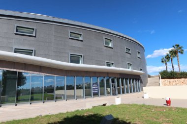 Torrevieja, Alicante, İspanya, 17 Ekim 2024: Oditoryum Binası Torrevieja Uluslararası Müzik Konservatuarı, Alicante, İspanya