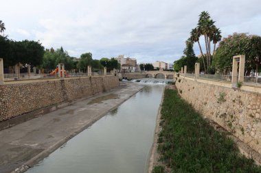 Rojales, Alicante, İspanya, 28 Ekim 2024: Rojales, Alicante, İspanya 'dan geçen Segura Nehri