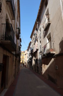 Cocentaina, Alicante, İspanya, 2 Aralık 2024: Cocentaina, Alicante, İspanya 'nın dar sokaklarından biri