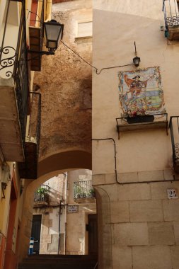 Cocentaina, Alicante, İspanya, 2 Aralık 2024: Callejon de San Hipolito Cocentaina, Alicante, İspanya