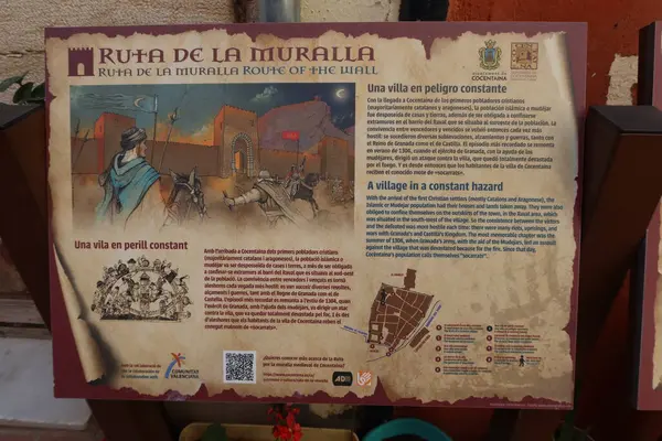 Cocentaina, Alicante, İspanya, 2 Aralık 2024: Cocentaina duvar rotasındaki bilgi tabelalarından biri, Alicante, İspanya
