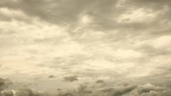 gri bulutlu gökyüzü arkaplanı, manzara 