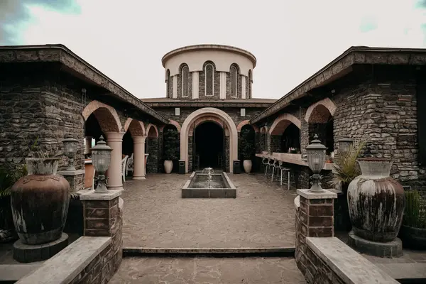 Avrupa tarzı estetik restoran binası 