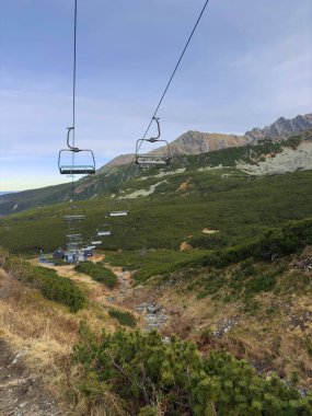 Kasprowy Wierch 'e giden teleferik, Polonya' nın Tatra Dağları 'nın zirvesine manzaralı bir gezi sunuyor.