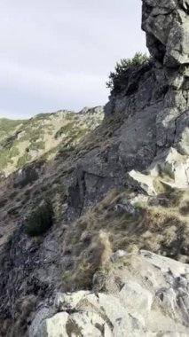 Kopa Kondracka 'dan Slovak Tatras, Slovakya' ya doğru yapılan görüntüler geniş dağlık araziler ve uzak tepeler ortaya çıkarıyor.