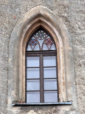 Zamek Leshna Skala, Polonya 'nın Szczytna kentindeki neogotik şato