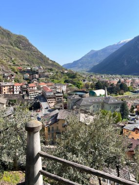 Pont-Saint-Martin, tarihi Roma köprüsü olan büyüleyici İtalyan kasabası.