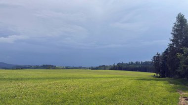 Şiddetli Fırtınalı Gökyüzü Altında Çatlak Alan