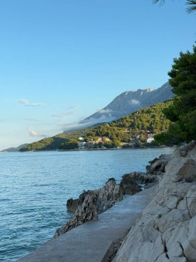 Hırvatistan 'ın Drvenik kenti yakınlarındaki Rocky Adriyatik Sahil Hattı