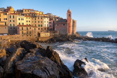 Tellaro, Lerici, La Spezia Körfez (Golfo dei Poeti) Liguria, İtalya, Avrupa'nın eski ve küçük köy havadan görünümü