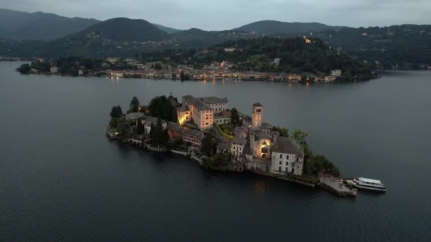 意大利湖畔圣朱利奥岛的空中景观 意大利皮埃蒙特的拉戈德奥塔 — 图库视频影像