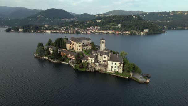 Vista Aérea Ilha San Giulio Junto Lago Italiano Lago Orta — Vídeo de Stock