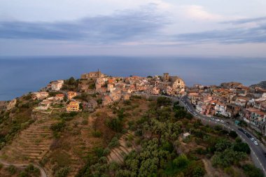 Hava manzaralı Forza d 'Agro kasabası ve Sicilya kıyıları, İtalya
